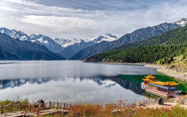 山东出发新疆18日自驾游：喀纳斯-额济纳胡杨林-火焰山-天山天池西北大环线