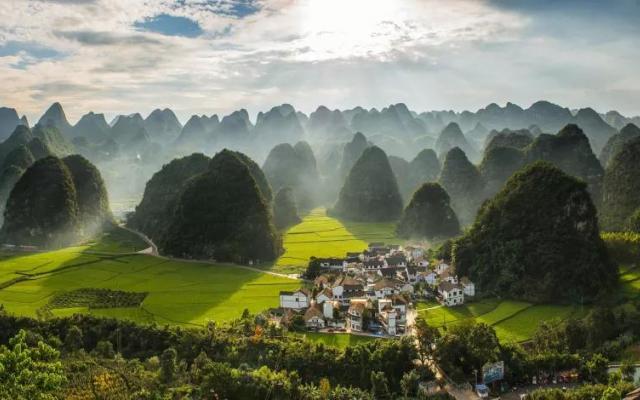 重庆出发黔西南6日自驾游：乌蒙大草原-万峰林-马岭河峡谷-天龙屯堡6天轻奢自驾游