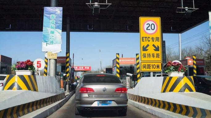 湖南日报：元旦假期，小车通行高速公路不免费