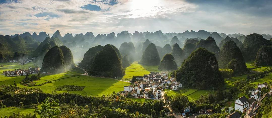 重庆出发黔西南6日自驾游：乌蒙大草原-万峰林-马岭河峡谷-天龙屯堡6天轻奢自驾游