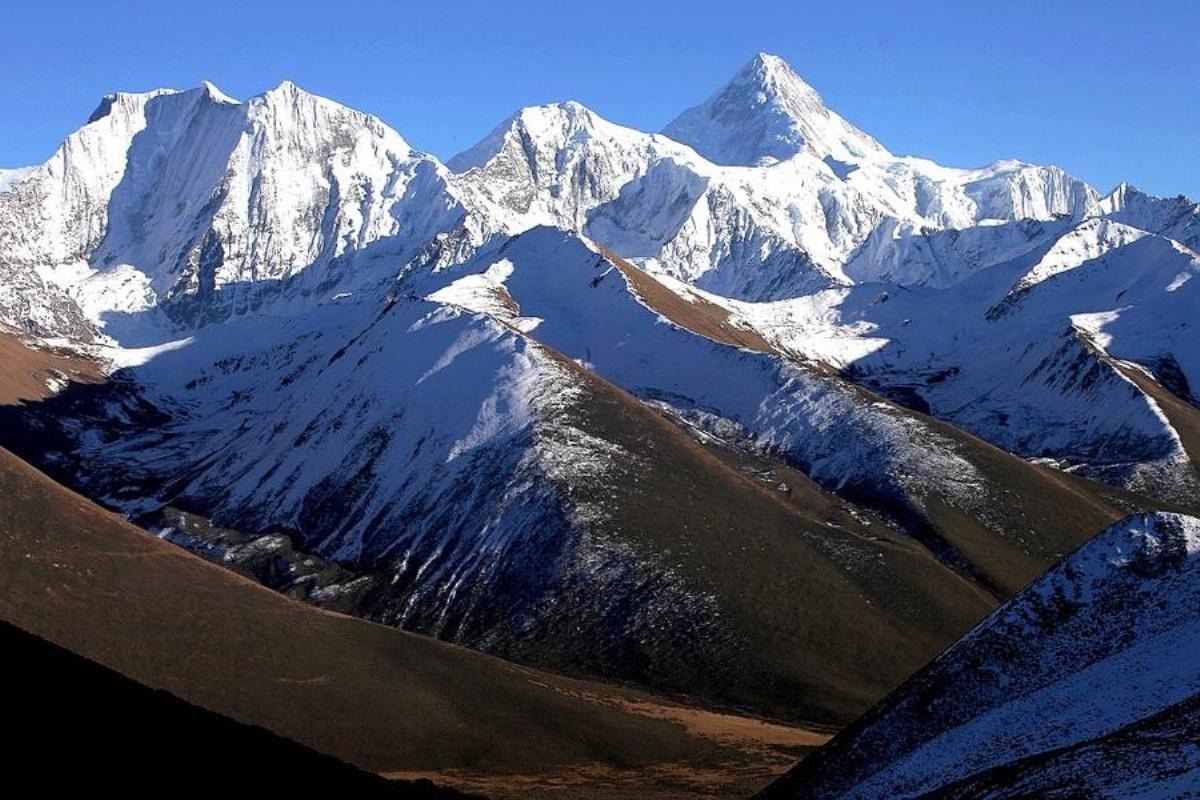 成都集合四川6日落地自驾：贡嘎雪山-上木居-红石滩公园6日自驾