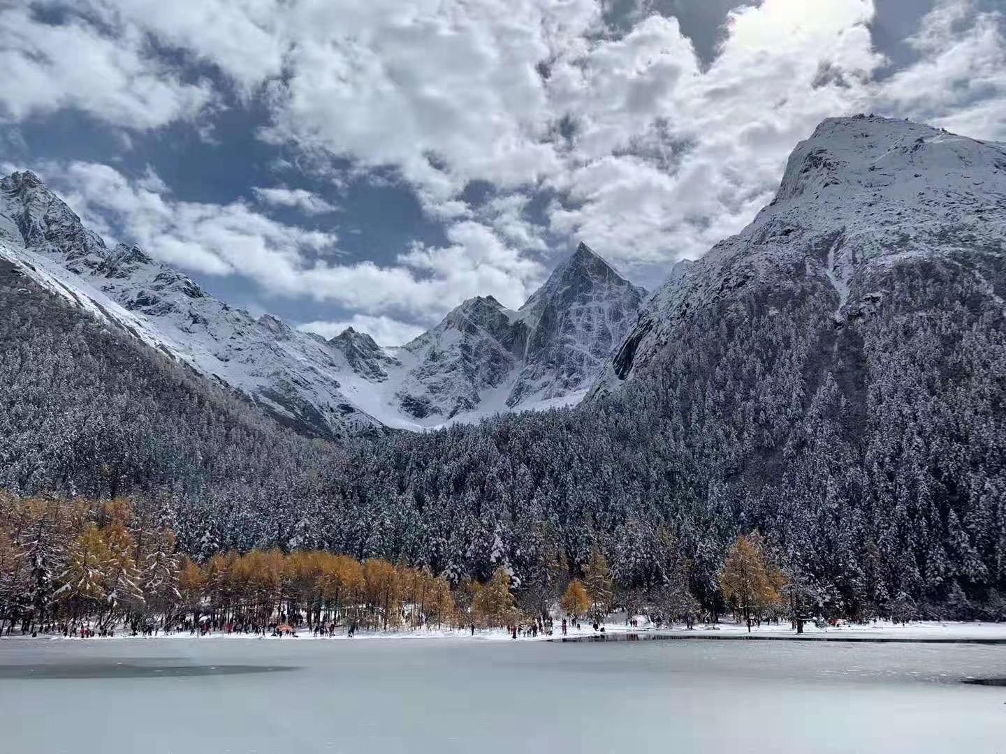 重庆出发周边3日赏雪自驾游：毕棚沟-磐羊湖-龙王海-甘堡藏寨3日川西自驾游