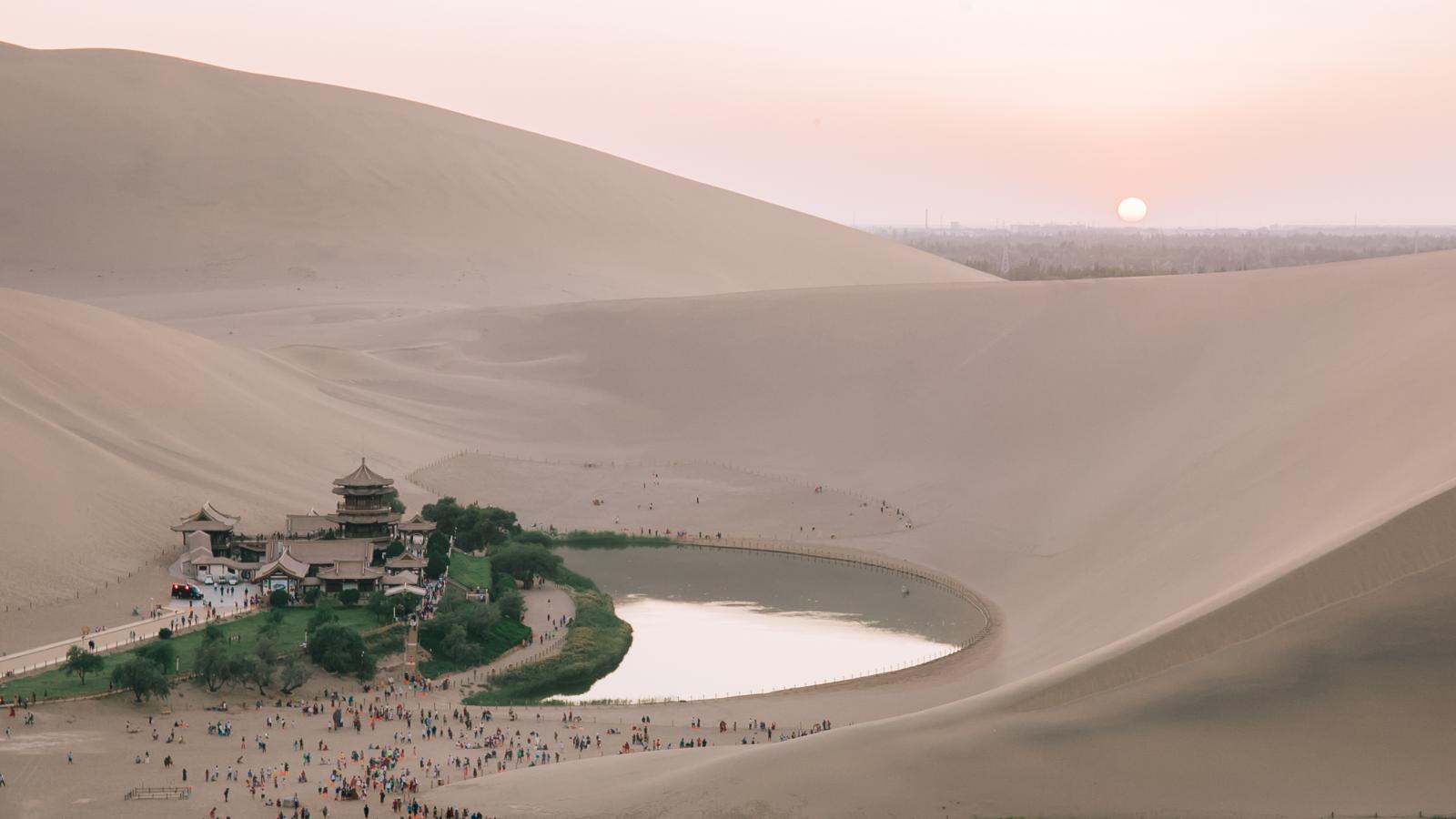 成都出发重走丝绸之路12日自驾：张掖-嘉峪关-玉门-敦煌-青海湖-塔尔寺-若尔盖草原12日自驾