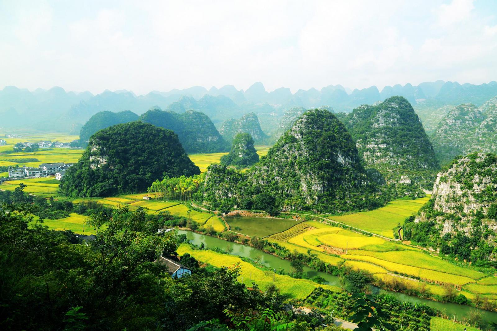 成都出发贵州5日赏花自驾：罗平油菜花-九龙瀑布群-兴义万峰林-晴隆24拐5日休闲自驾游