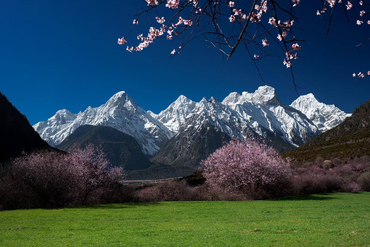成都出发西藏拉萨10日自驾游：川藏线-林芝桃花节-拉萨10日自驾游