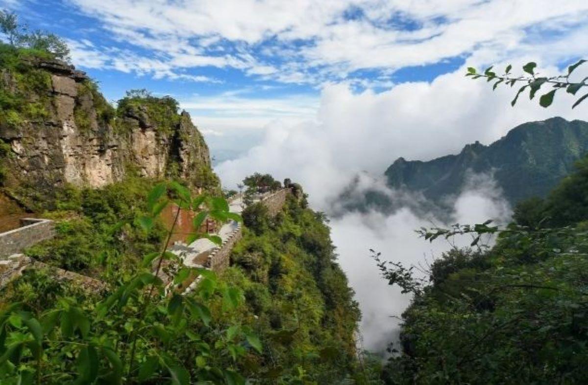 北京出发河南挂壁4日自驾游：太行石板路-轿顶山-郭亮-齐王寨-棋盘山-花壶公路4日自驾游