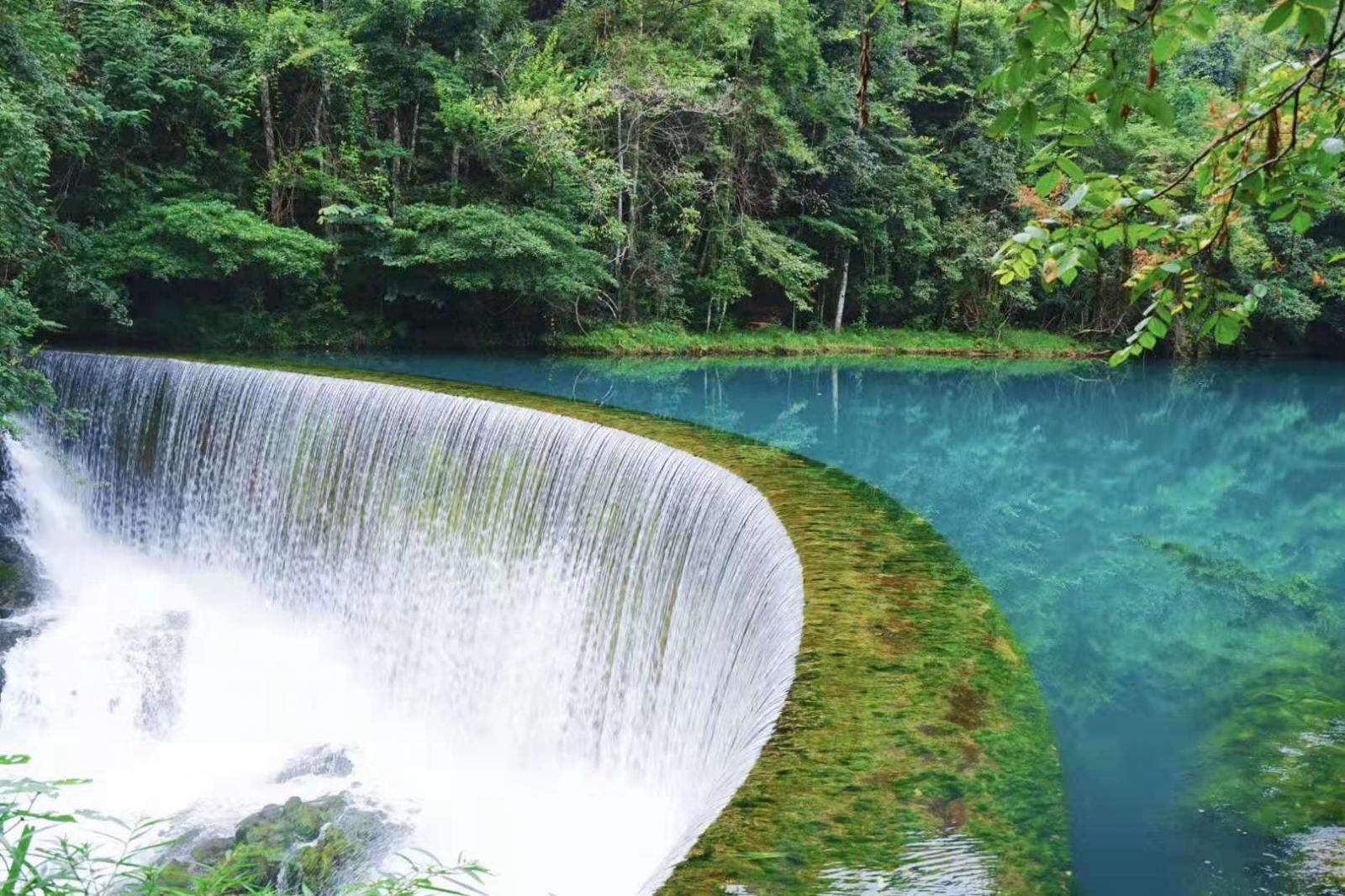 北京出发全景贵州17日自驾游：佛光岩-黄果树-织金洞-万峰林-大小七孔-梵净山17日自驾游