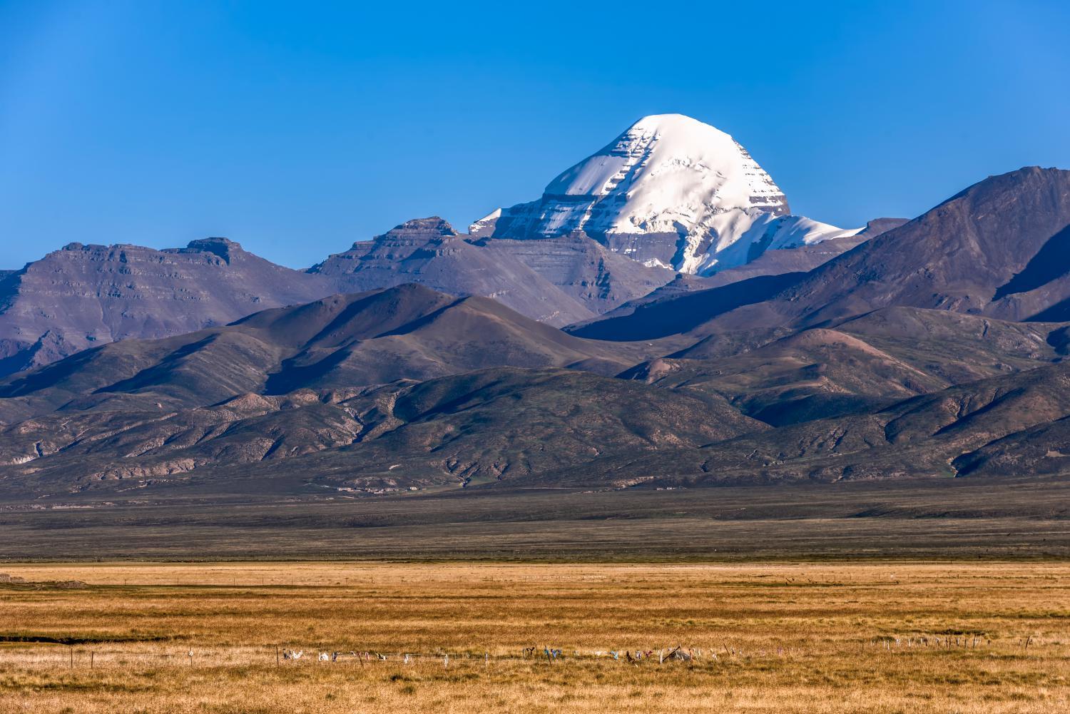 拉萨集结出发阿里15日自驾游：珠峰大本营-冈仁波齐-吉隆沟-古格王朝-扎达土林-班公湖-一措再措-圣象天门15日落地自驾游