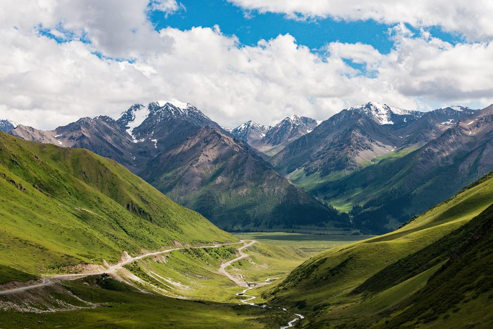 乌市集合南疆10日自驾：那拉提草原 - 独库公路全段 -巴音布鲁克草原 -库车大峡谷 |-塔克那玛干沙漠 -喀什 -慕士塔格 -盘龙古道10日自驾游