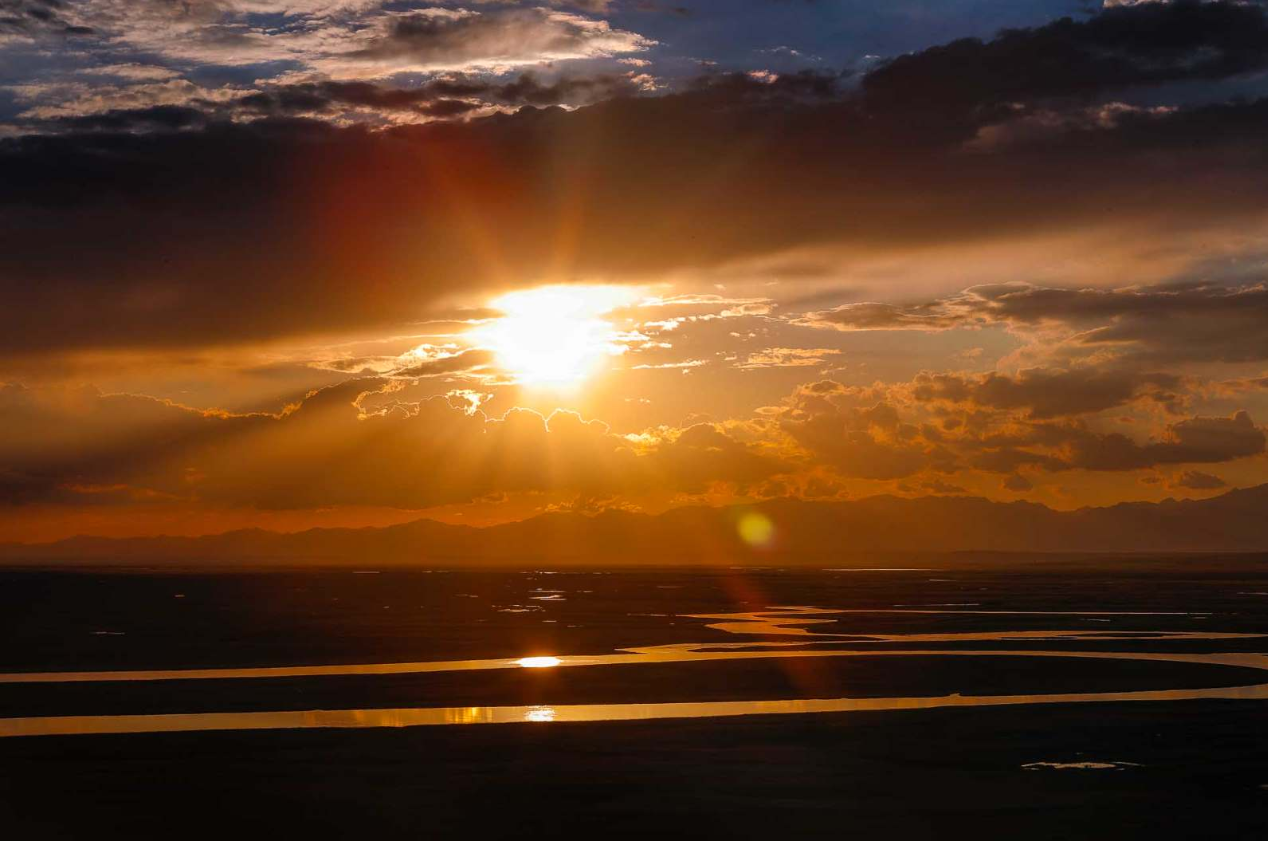 乌鲁木齐集结全景新疆16日自驾：喀纳斯-赛里木湖-那拉提草原-独库公路-巴音布鲁克-喀什-盘龙古道16日自驾游