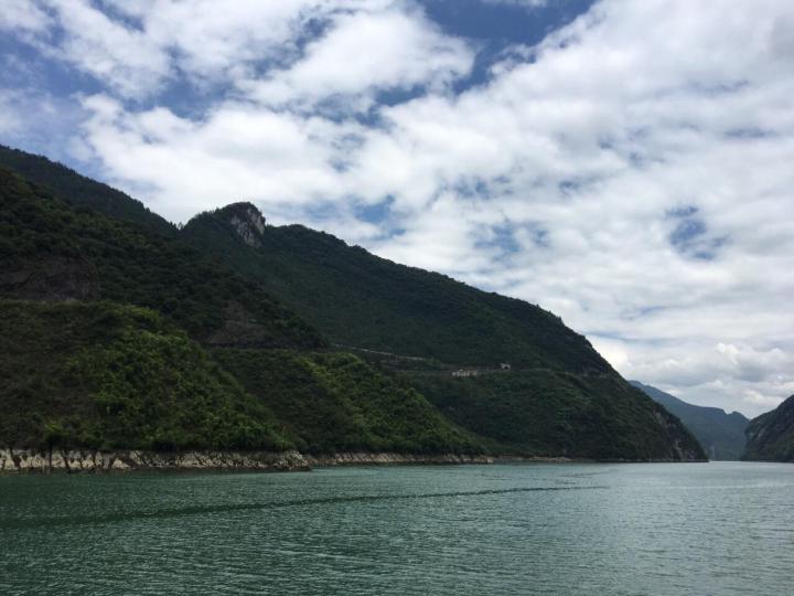 乌江画廊全称沿河乌江山峡风景名胜区,是国家级风景区