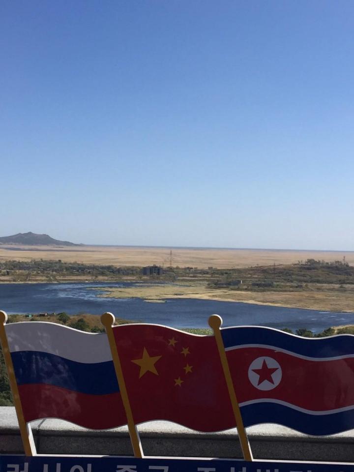 防川景区在网上订票还是有优惠的,取票方便,取票时间能与正常买票时间